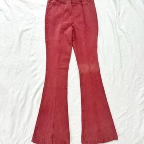 Fitted Flare Pants — Model Off-Duty Bell Bottoms - Picture 2 of 5
